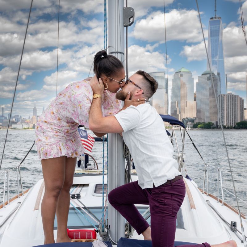 couple kissing during romantic boat rides in nyc